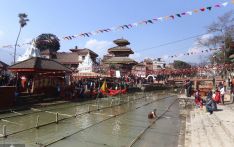 त्रिवेणीघाटमा मकर स्नान