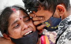 印度新德里每4分钟就有一人死于新冠！该国连续3天每天增加30万病例，向美求援遭冷漠回应