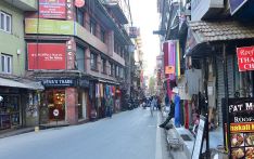 南亚网络电视丨走进尼泊尔著名商业街泰米尔  人流虽然增多但购物者很少