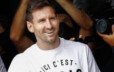 Lionel Messi arrives in Paris to complete PSG move