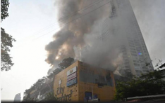 印度一购物中心大火，致使3500人撤离