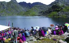 रसुवामा पर्यटकको आगमन दैनिक १०० नाघ्यो