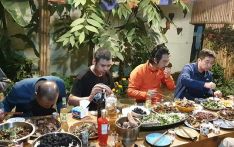 南亚网视 SATV | 尼泊尔快乐德赛节  中国同胞相聚开心农场开心一餐