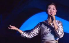 南亚网络电视丨最美女中音降央卓玛演唱《卓玛》，边歌边舞，妩媚端庄、生动优雅