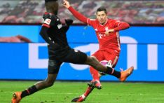 Lewandowski sends Bayern top of the table with last-gasp winner