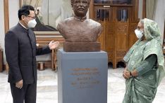 中国向孟加拉国赠送孟加拉国国父塑像