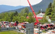 德国一载有学生的火车脱轨致4死30伤 总理表示震惊