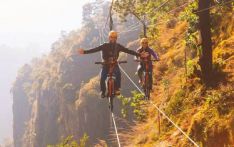 पर्वतमा जिपलाइनबाट साइकलयात्रा