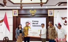 印尼总统四赴地震灾区发放重建补助金 中企持续捐助