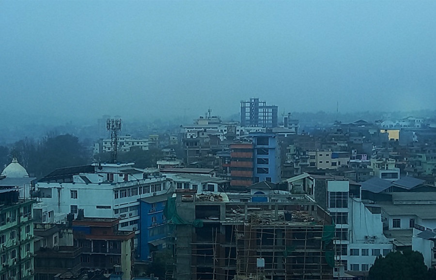浓雾笼罩尼泊尔