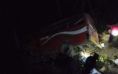 尼泊尔山区一客车坠崖造成 6死18伤