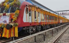 尼泊尔的火车印度人开
