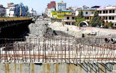 पप्पु कन्स्ट्रक्सनले बिगारेको तिनकुने आर्क ब्रिजको फाउन्डेसन र सबस्ट्रक्चर कामै नलाग्ने, भत्काएर जगैदेखि निर्माण गरिँदै