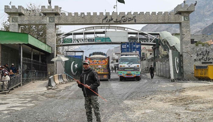 1043358_7472697_Torkham-border_akhbar