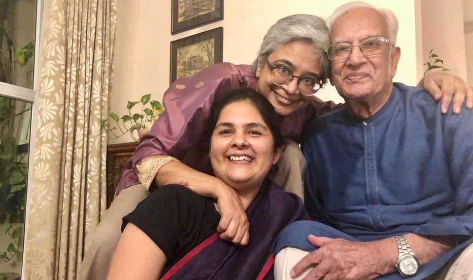 Ankita Khanna 和 Kavita Arora 博士与后者的父亲