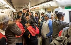 情侣在新德里地铁接吻视频疯传，印度各界争论是否侵犯隐私