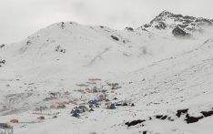 एक महिनादेखि हिउँको बास