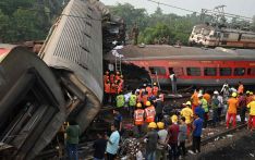  印媒：莫迪飞抵奥迪沙邦火车脱轨相撞事故现场