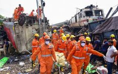 印媒：印度列车脱轨相撞事故受伤人数超过1000人