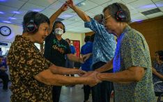 “无声迪斯科”：新加坡痴呆症患者以跳舞辅助治疗