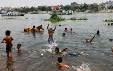 बंगलादेशमा गर्मीले हजारौं विद्यालय बन्द