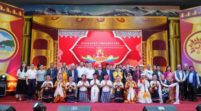 “首届中尼友谊龙舟赛”系列活动西藏林芝专场文艺演出成功