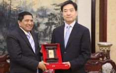 四川大学党委书记与尼泊尔副总理什雷斯塔会谈