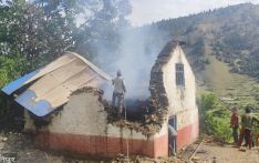 अन्तरजातीय बिहेको निहुँमा घर जलाइयो