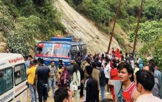 尼泊尔萨利扬公交车触电 三人死亡