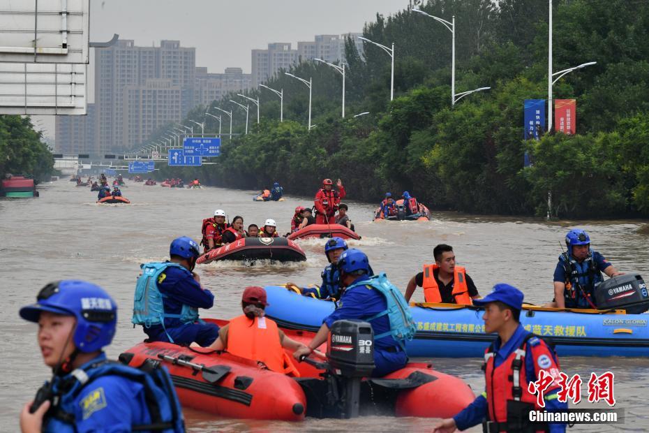 河北涿州防汛救灾一线直击：救援力量从四面八方汇集