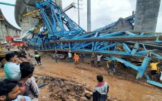 印度西部发生起重机倒塌事故致20死3伤