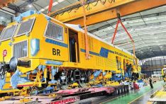 3台大型铁路养护机械从昆明启运孟加拉国