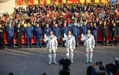 神舟十七号载人飞行任务航天员乘组出征仪式在酒泉卫星发射中心举行
