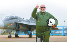 莫迪亲自试乘感到自豪，印度“光辉”战机口碑两极