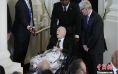 罕见露面！99岁美国前总统卡特坐轮椅出席妻子追悼式