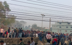 सर्लाही घटना: मृतकको शव अझै घटनास्थलमा, प्रशासन र पीडित परिवारबिच वार्ता जारी