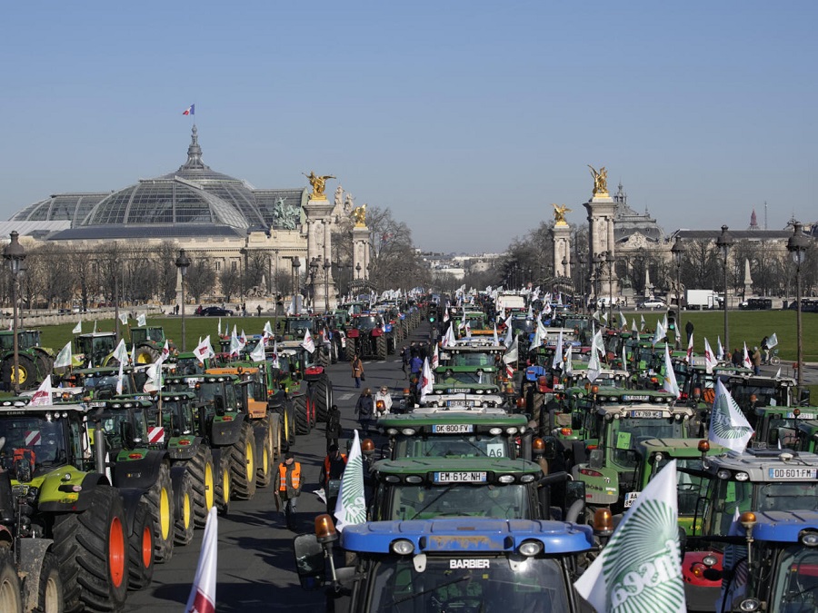 Tratores em Paris