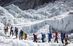 今年珠峰攀登为何比往年推迟？