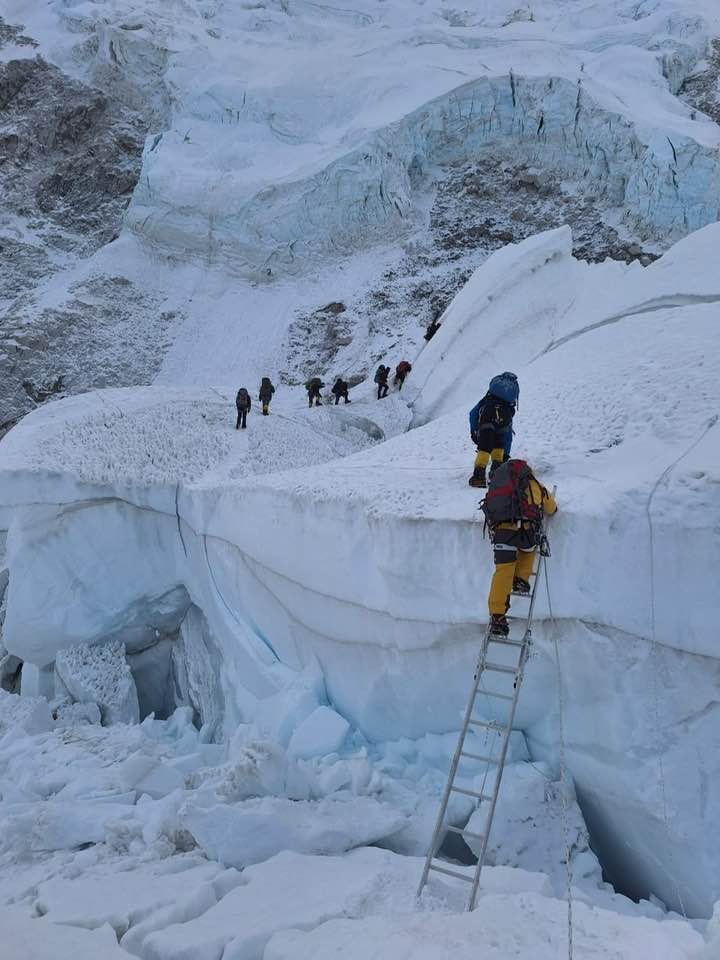 Mount%20Everest-climb_tcTiTEh8TR_chlpx5brhezr8065bfnipymxvr2wyepgtdek8phfynp0tjqvpdsiajm1oone_4snxDXB2FK_ubofmm3ums3up2v43p4ezkmntrcfr9bfwub0hzsm1vxdik6lztn0fvf1z75l