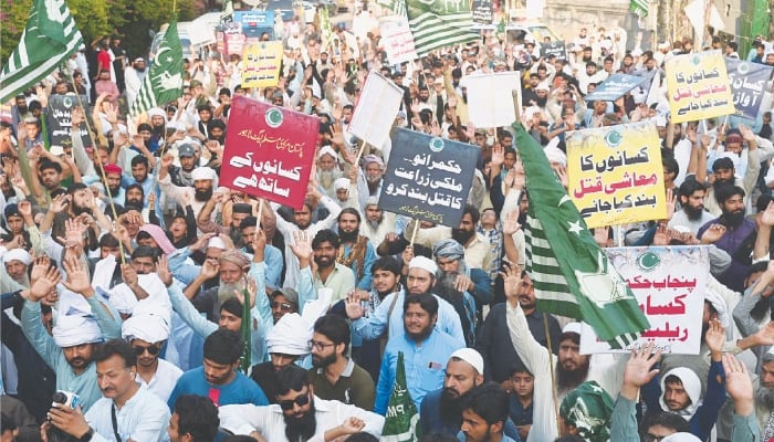 Farmers holding a protest against the government’s agriculture policies in this undated photo.— White Star/file