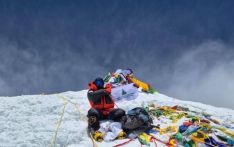 两名蒙古登山者登顶珠峰，在下降时死亡