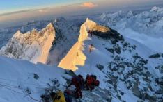 两名登山者在珠峰希拉里台阶附近死亡