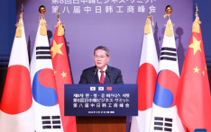 Chinese premier urges China, Japan, S. Korea to reject external disruption