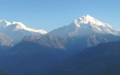धमिलिँदै छ धौलागिरिकाे धवल स्वरूप