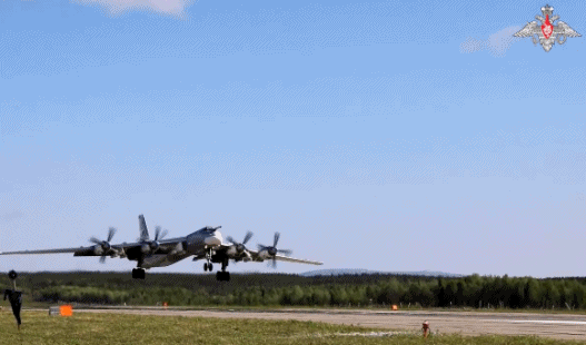 俄军战斗机在波罗的海等海域上空巡航