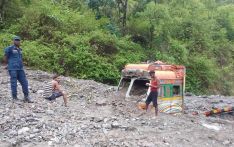 पहिरोले मध्यपहाडी लोकमार्ग अवरुद्ध