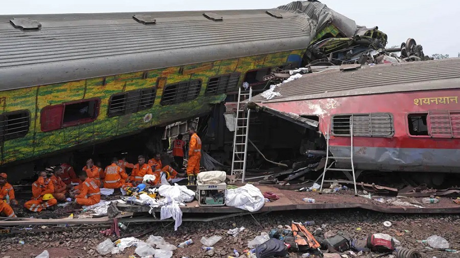 india-train-derail-jun-3