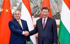 Xi meets Hungarian prime minister, exchanging views on ties, Ukraine crisis
