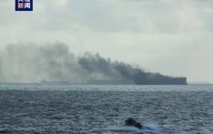 两艘油轮在新加坡附近海域起火