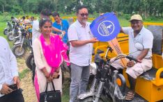 किसानलाई अनुदानमा ई-लोडिङ अटोरिक्सा वितरण